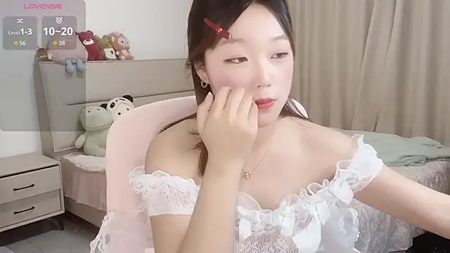 Snapshot of Sisi-000 chatting on April 2026 02:44:01 PM Sisi-000 online show from April 2026 02:44:01 PM