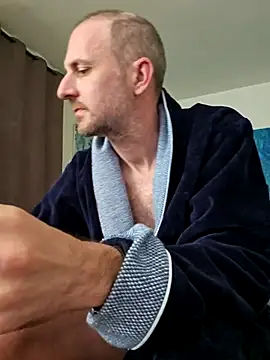 Snapshot of dufatcock chatting on April 2026 12:43:01 PM dufatcock online show from April 2026 12:43:01 PM