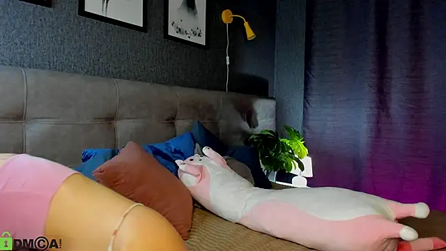 Alice Pleasance online show from April 2026 01:55:01 AM