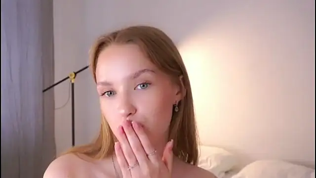 HellenSlavis online show from April 2026 07:58:02 PM