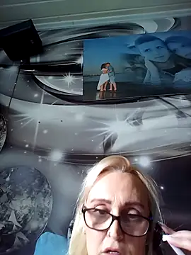 Snapshot of roxy_74 chatting on March 2026 12:11:01 PM roxy 74 online show from March 2026 12:11:01 PM