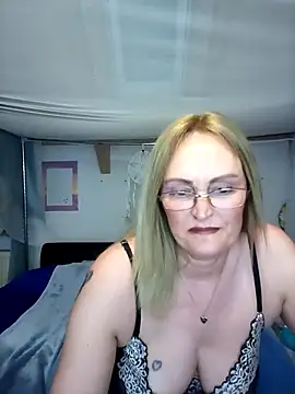 Snapshot of roxy_74 chatting on April 2026 08:42:01 AM roxy 74 online show from April 2026 08:42:01 AM