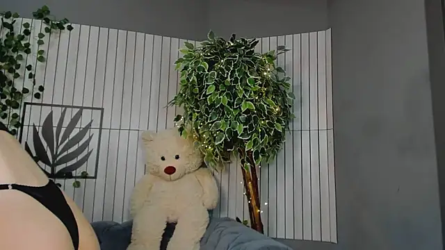 MilaLewi online show from April 2026 01:34:02 AM