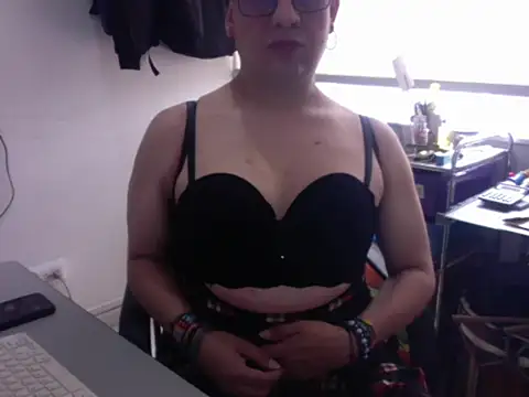 Snapshot of dayanadavid chatting on May 2026 04:03:01 PM dayanadavid online show from May 2026 04:03:01 PM
