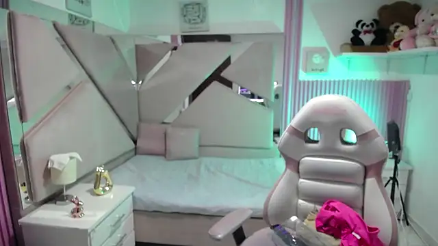 Ebony rizon online show from April 2026 01:01:01 PM