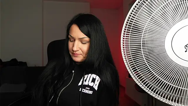 Nicky Diam online show from April 2026 07:58:01 PM