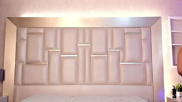 Snapshot of Alma_Monclair_ chatting on April 2026 07:43:01 PM Alma Monclair online show from April 2026 07:43:01 PM