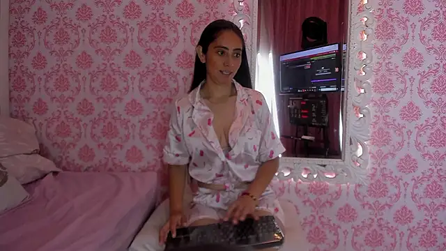 Snapshot of Escarleth_Fox chatting on March 2026 12:32:01 PM Escarleth Fox online show from March 2026 12:32:01 PM