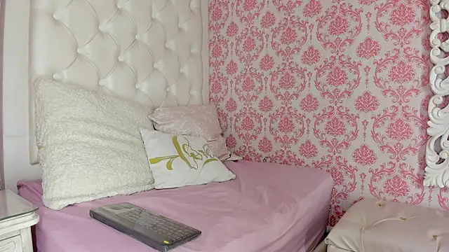 Snapshot of Escarleth_Fox chatting on April 2026 12:17:02 PM Escarleth Fox online show from April 2026 12:17:02 PM