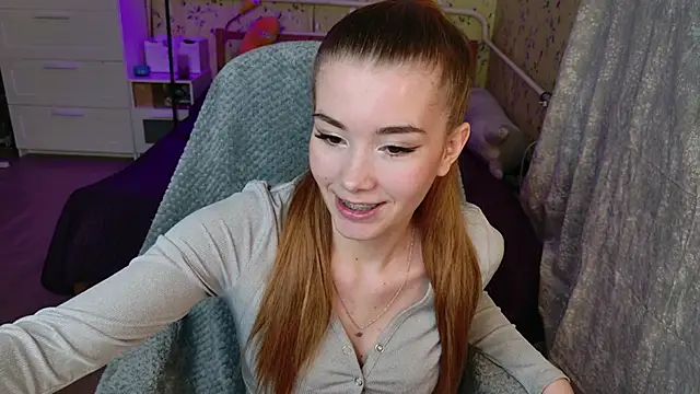 Snapshot of Lunavira chatting on April 2026 06:16:02 PM Lunavira online show from April 2026 06:16:02 PM