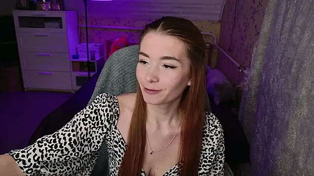 Snapshot of Lunavira chatting on April 2026 06:23:01 PM Lunavira online show from April 2026 06:23:01 PM