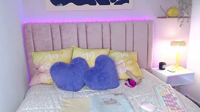 Snapshot of Zafiro_Brm chatting on April 2026 03:44:02 AM Zafiro Brm online show from April 2026 03:44:02 AM