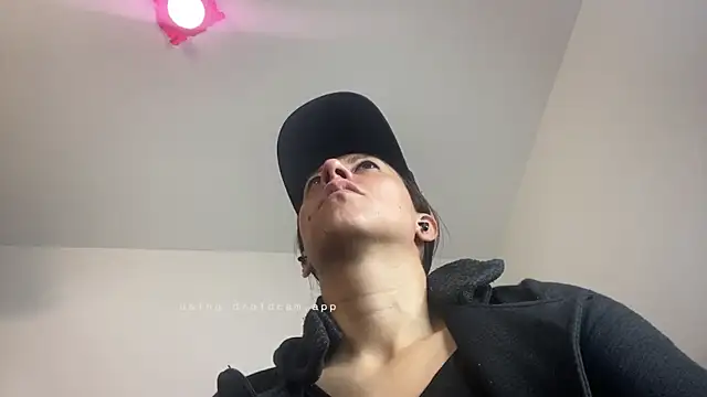 ItsAmara online show from April 2026 01:27:02 PM