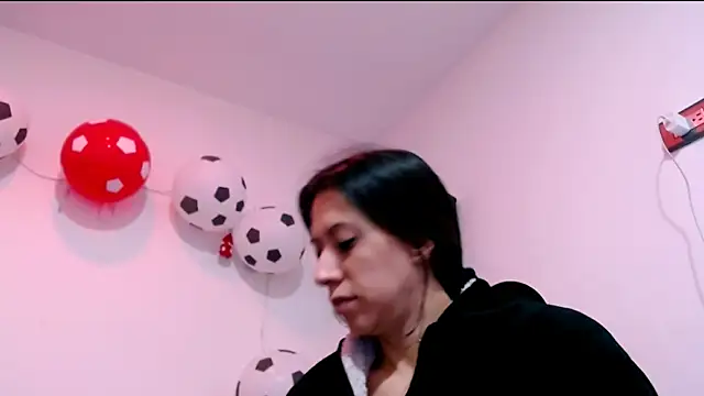 ItsAmara online show from July 2026 04:12:02 PM