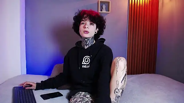 JuneBlake  online show from April 2026 02:00:02 PM