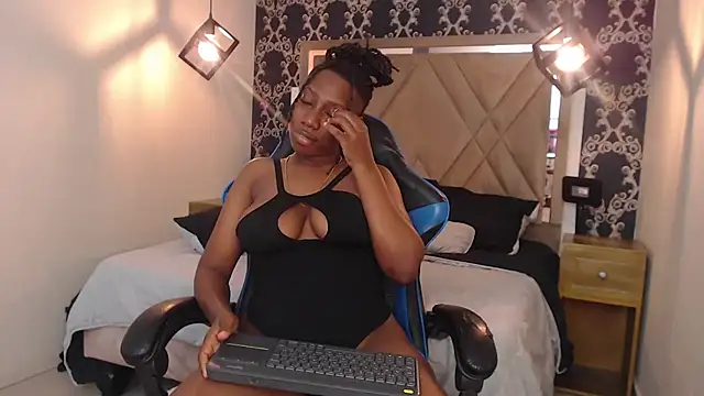 Snapshot of AliceFlyn chatting on April 2026 07:58:02 PM AliceFlyn online show from April 2026 07:58:02 PM