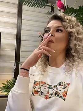 Snapshot of KimmBliss chatting on April 2026 06:56:01 PM KimmBliss online show from April 2026 06:56:01 PM