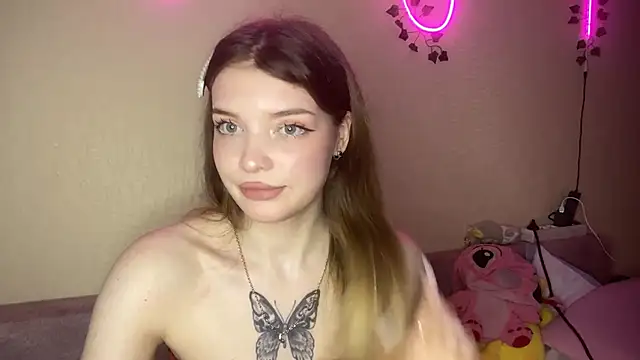 Snapshot of Lily__Moon_ chatting on April 2026 06:13:02 PM Lily Moon online show from April 2026 06:13:02 PM