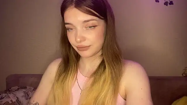 Snapshot of Lily__Moon_ chatting on April 2026 06:57:01 PM Lily Moon online show from April 2026 06:57:01 PM