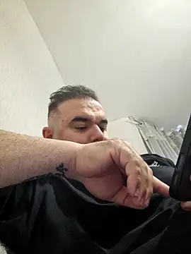 Snapshot of bigmillz32 chatting on March 2026 01:28:01 PM bigmillz32 online show from March 2026 01:28:01 PM