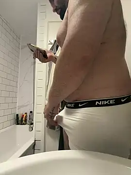 Snapshot of bigmillz32 chatting on March 2026 12:54:01 AM bigmillz32 online show from March 2026 12:54:01 AM