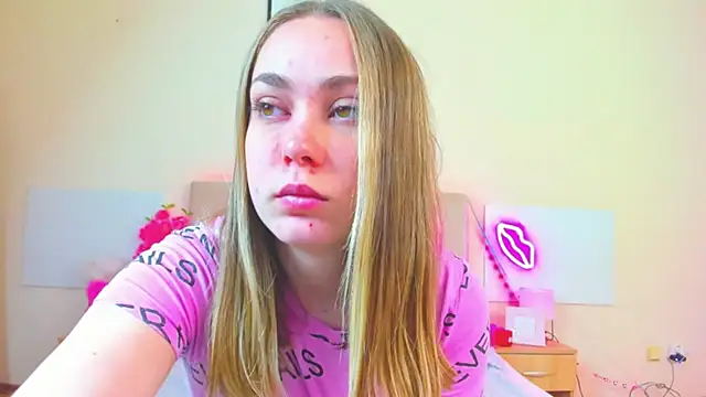 Snapshot of MelanieCuty chatting on May 2026 05:24:01 AM MelanieCuty online show from May 2026 05:24:01 AM