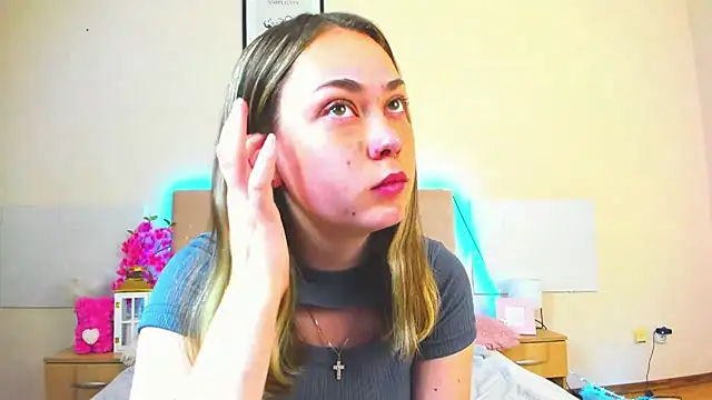 Snapshot of MelanieCuty chatting on May 2026 05:26:01 AM MelanieCuty online show from May 2026 05:26:01 AM