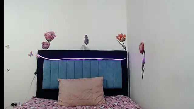 Snapshot of KARLYXS chatting on March 2026 12:08:01 PM KARLYXS online show from March 2026 12:08:01 PM