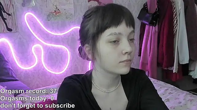 Snapshot of RileyNymph chatting on May 2026 03:11:02 AM RileyNymph online show from May 2026 03:11:02 AM