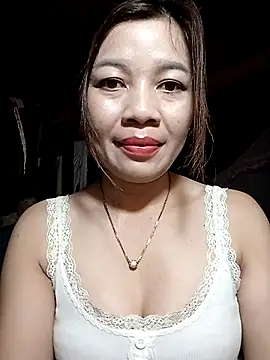 Yiyi102300 online show from March 2026 01:00:01 PM