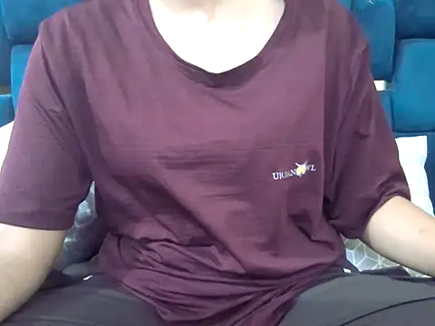 Aradya  online show from April 2026 07:43:01 PM