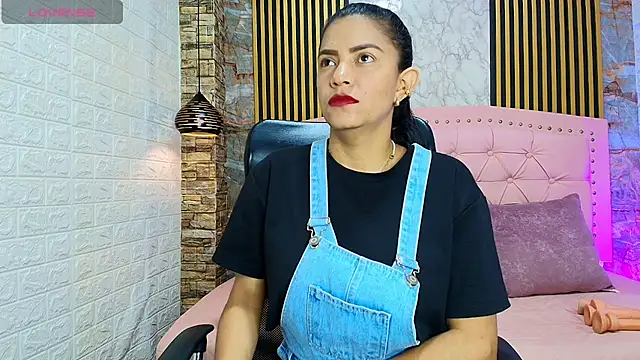 Snapshot of AishaCambell_ chatting on April 2026 09:56:02 AM AishaCambell online show from April 2026 09:56:02 AM