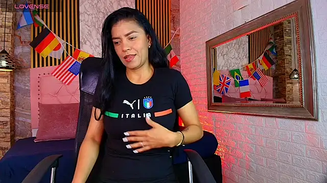 Snapshot of AishaCambell_ chatting on June 2026 11:24:02 AM AishaCambell online show from June 2026 11:24:02 AM