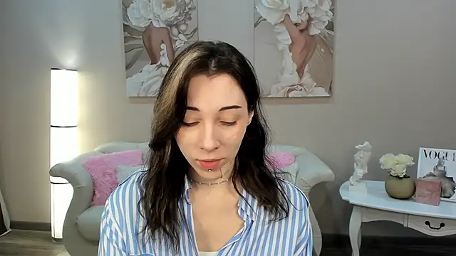 Snapshot of LeilaTaylors chatting on April 2026 06:11:02 AM LeilaTaylors online show from April 2026 06:11:02 AM