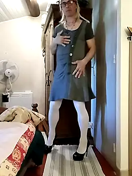 stephie83 online show from April 2026 03:31:02 PM