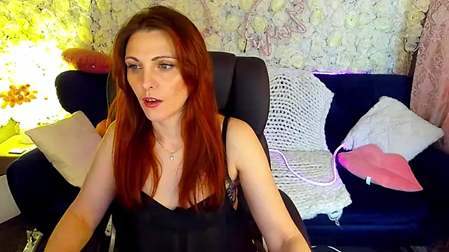Snapshot of FireFoxxxxxy chatting on April 2026 01:02:02 PM FireFoxxxxxy online show from April 2026 01:02:02 PM