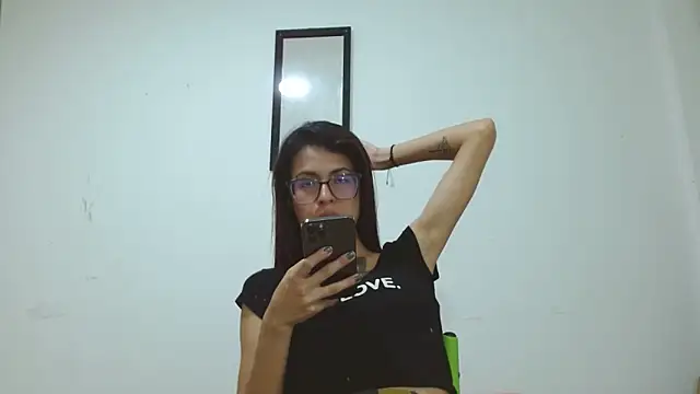 Emily Lopera online show from May 2026 02:19:01 AM