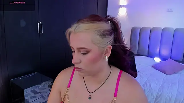 Snapshot of JeanneWilliams chatting on July 2026 12:41:01 PM JeanneWilliams online show from July 2026 12:41:01 PM