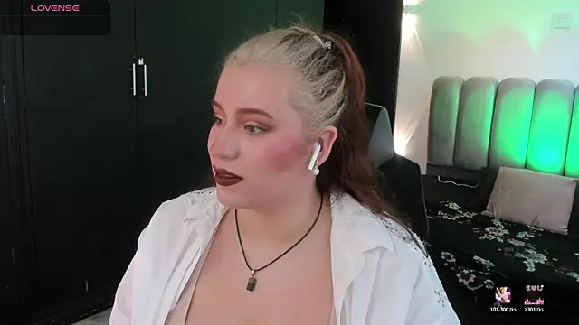 Snapshot of JeanneWilliams chatting on July 2026 01:03:01 PM JeanneWilliams online show from July 2026 01:03:01 PM