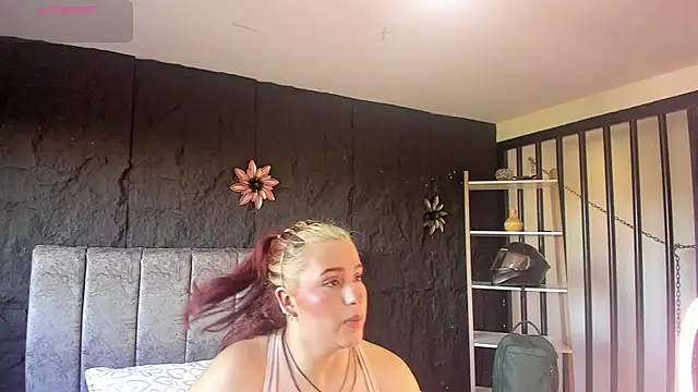 Snapshot of JeanneWilliams chatting on July 2026 12:22:01 PM JeanneWilliams online show from July 2026 12:22:01 PM
