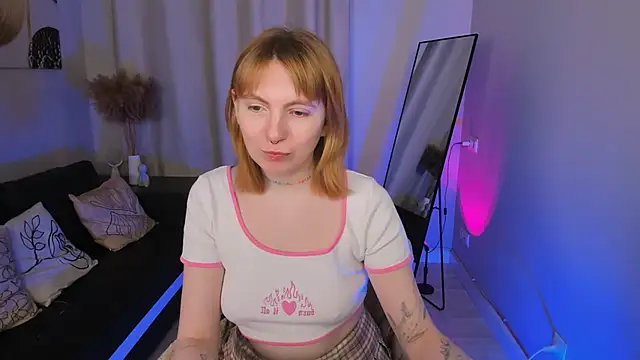 Snapshot of susie_miu chatting on April 2026 06:03:02 AM susie miu online show from April 2026 06:03:02 AM