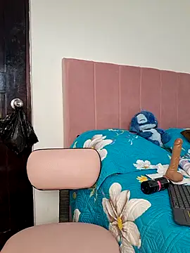 Mia Lauryn online show from April 2026 09:39:33 PM