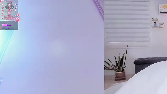 Snapshot of Bella_Donne_ chatting on April 2026 04:56:01 PM Bella Donne online show from April 2026 04:56:01 PM