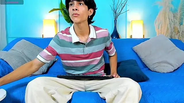 Snapshot of Cheys_Mast chatting on March 2026 03:15:01 PM Cheys Mast online show from March 2026 03:15:01 PM