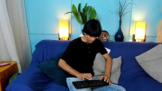 Snapshot of Cheys_Mast chatting on March 2026 07:28:01 PM Cheys Mast online show from March 2026 07:28:01 PM