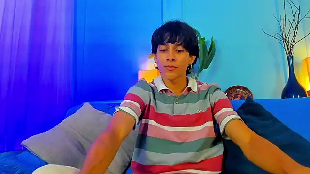 Snapshot of Cheys_Mast chatting on March 2026 06:40:01 PM Cheys Mast online show from March 2026 06:40:01 PM