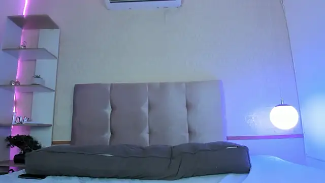 Snapshot of Cheys_Mast chatting on April 2026 07:33:02 PM Cheys Mast online show from April 2026 07:33:02 PM