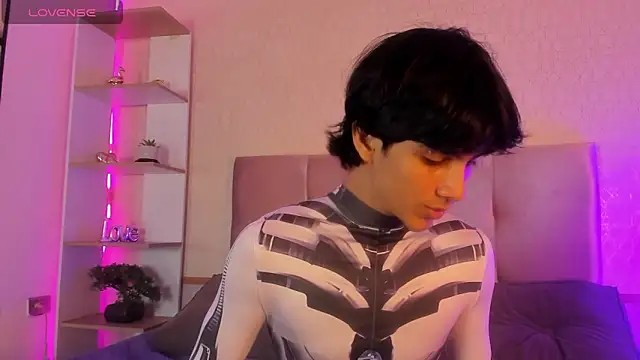 Snapshot of Cheys_Mast chatting on April 2026 06:02:01 PM Cheys Mast online show from April 2026 06:02:01 PM