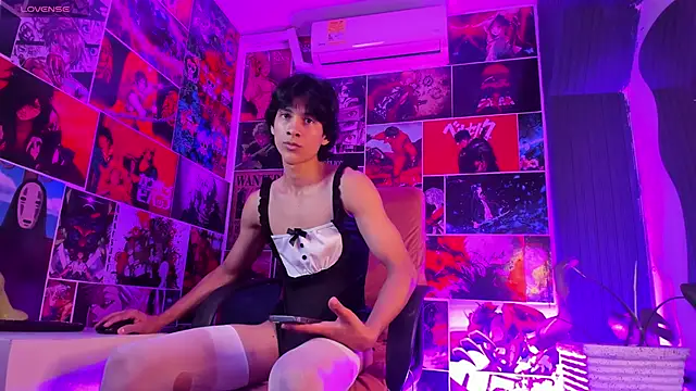 Snapshot of Cheys_Mast chatting on May 2026 03:28:02 PM Cheys Mast online show from May 2026 03:28:02 PM