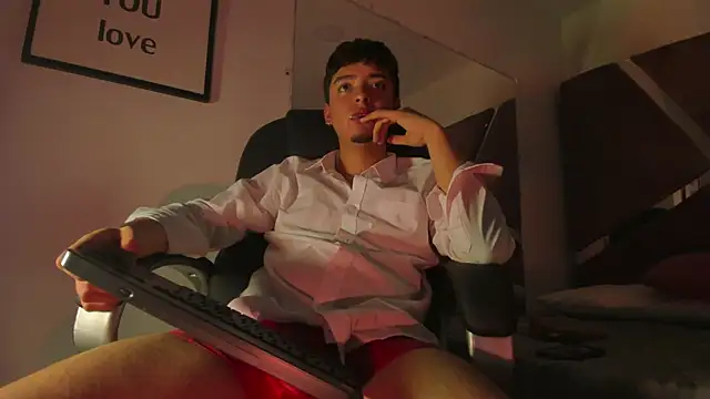 Noah DeLuca  online show from March 2026 07:19:02 PM